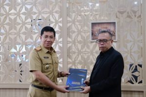 Basyaruddin Akhmad bersama Direktur Eksekutif Lintas Politika Indonesia, Kemas Khoirul Mukhlis